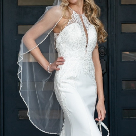 Gorgeous Stella York Wedding Gown - Picture 7 of 16